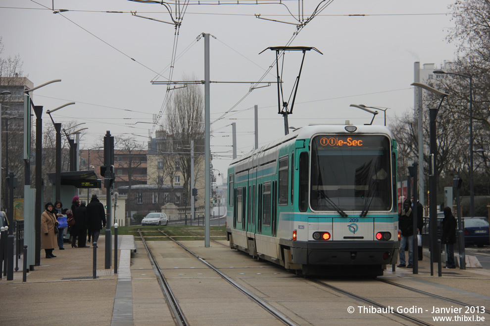 Tram 209 sur la ligne T1 (RATP) à Villeneuve-la-Garenne