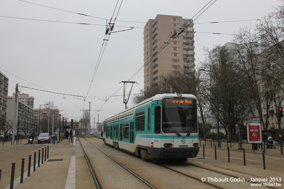 Tram 209 sur la ligne T1 (RATP) à Villeneuve-la-Garenne