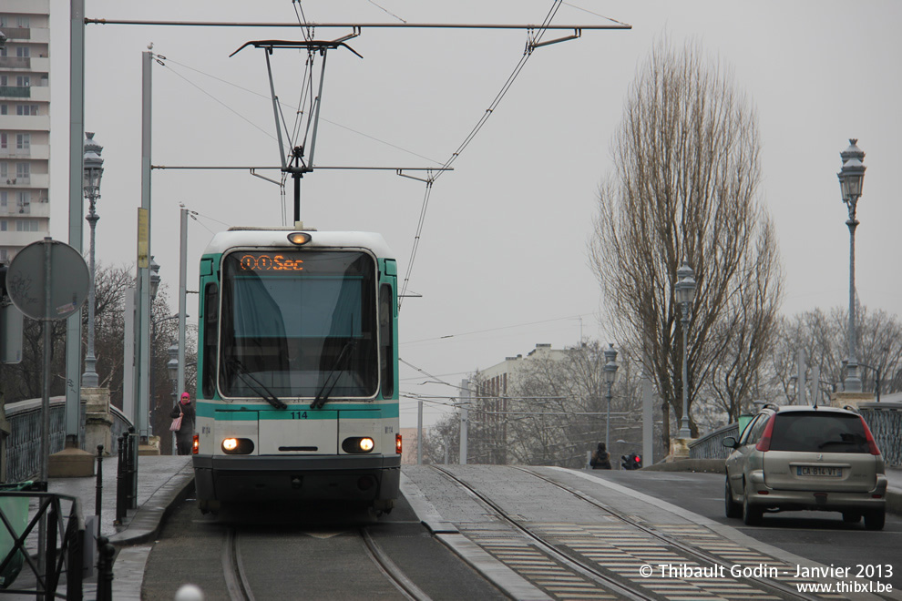 Tram 114 sur la ligne T1 (RATP) à L'Île-Saint-Denis