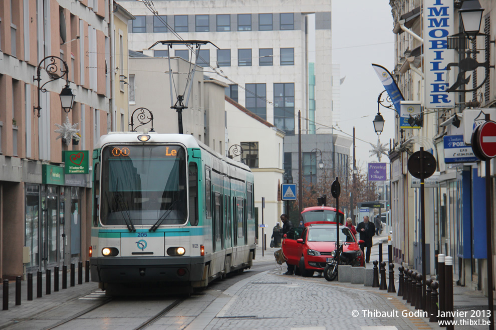 Tram 205 sur la ligne T1 (RATP) à Gennevilliers