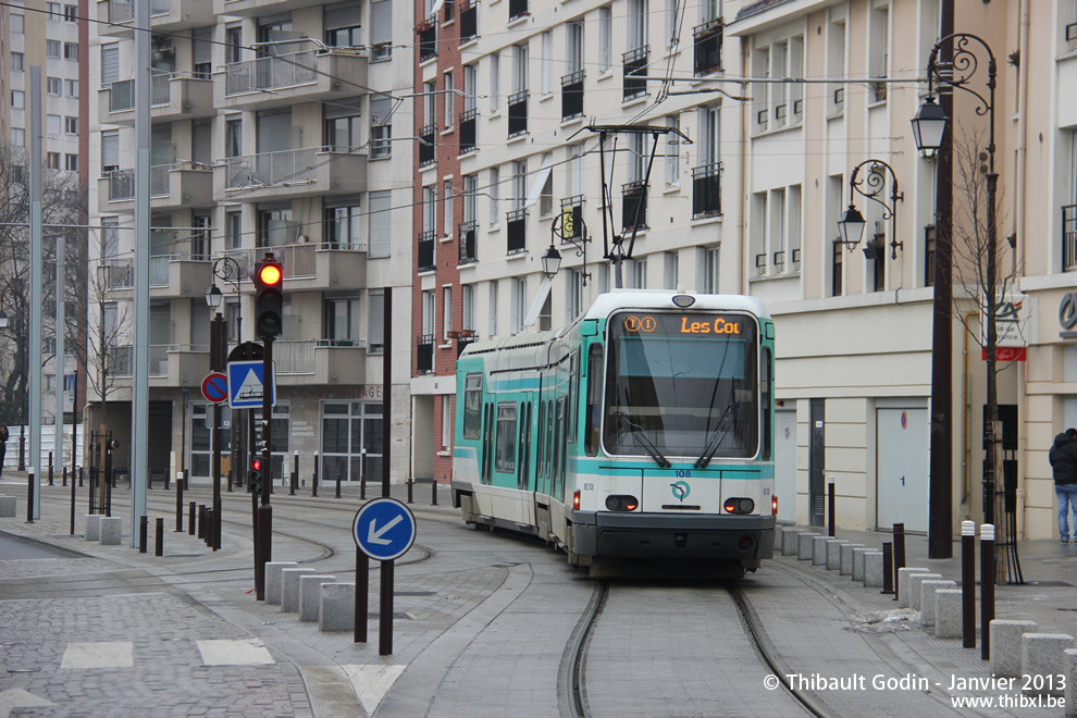 Tram 108 sur la ligne T1 (RATP) à Gennevilliers