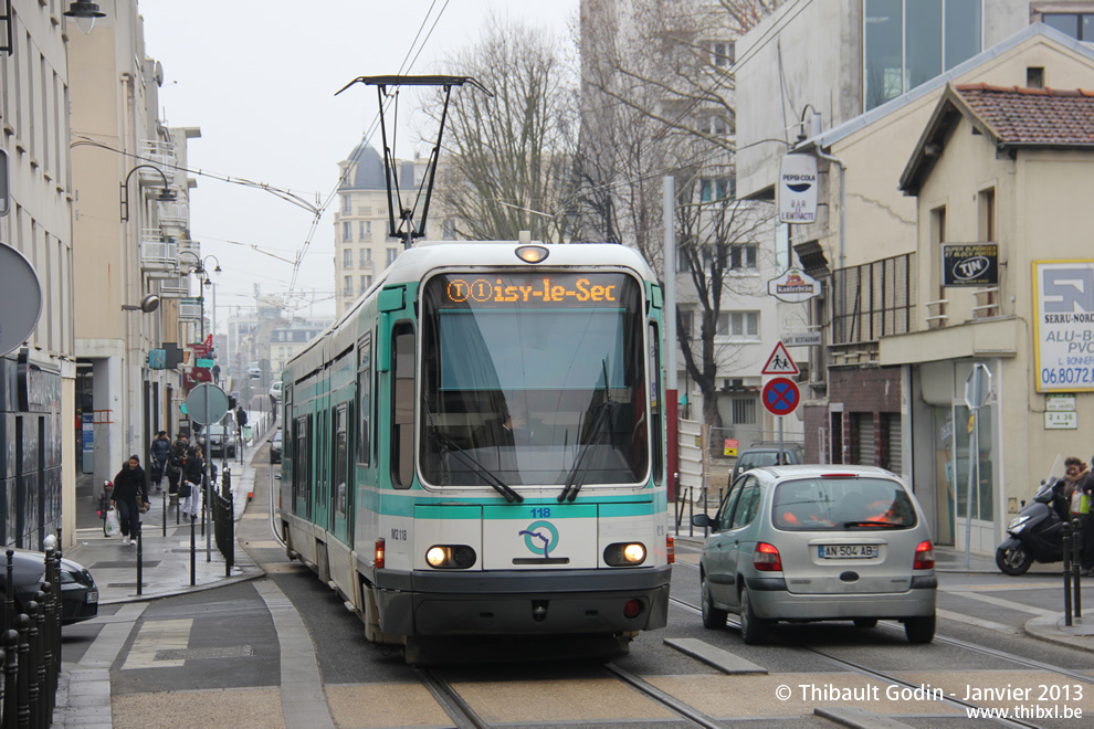 Tram 118 sur la ligne T1 (RATP) à L'Île-Saint-Denis