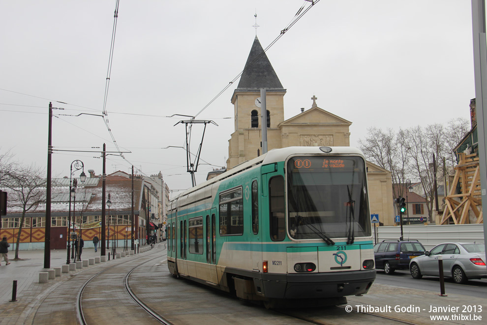 Tram 211 sur la ligne T1 (RATP) à Gennevilliers