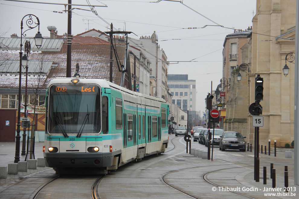 Tram 202 sur la ligne T1 (RATP) à Gennevilliers