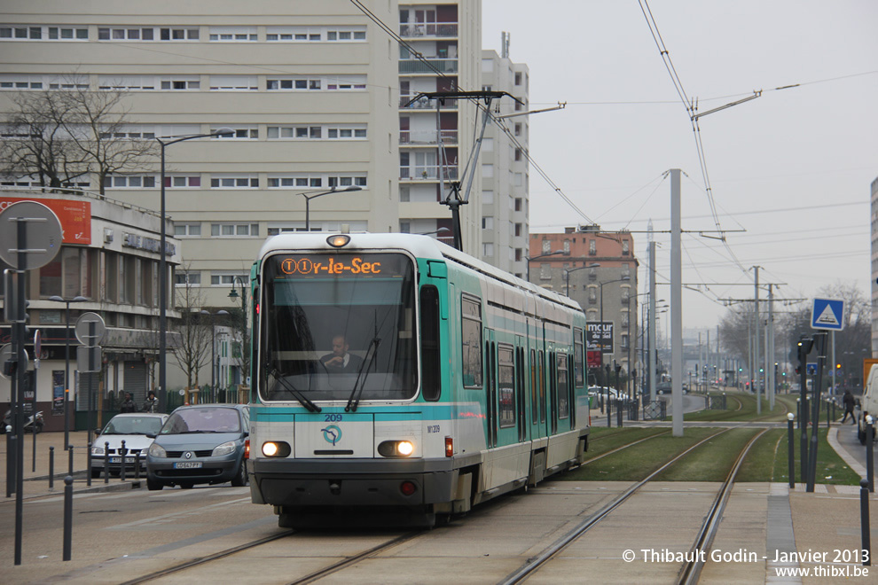 Tram 209 sur la ligne T1 (RATP) à Villeneuve-la-Garenne