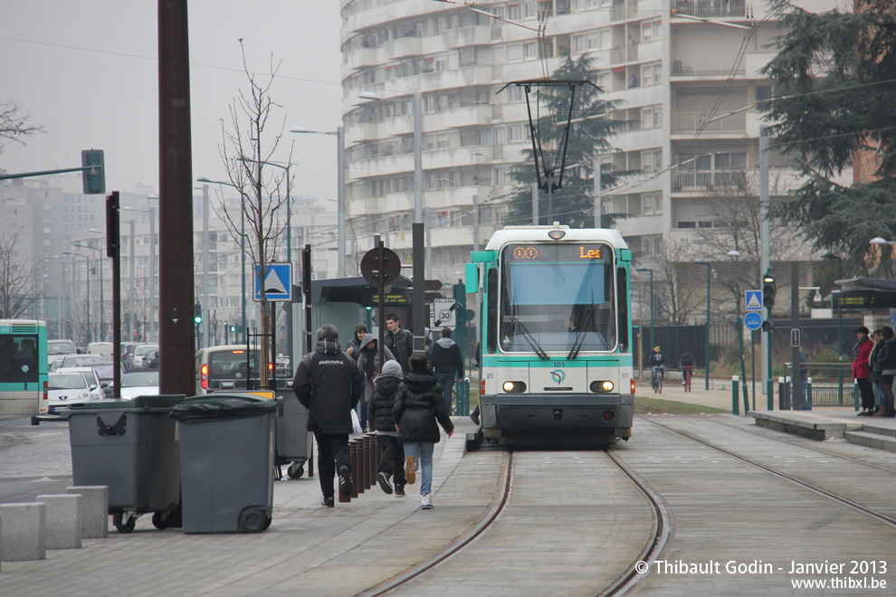 Tram 101 sur la ligne T1 (RATP) à Gennevilliers