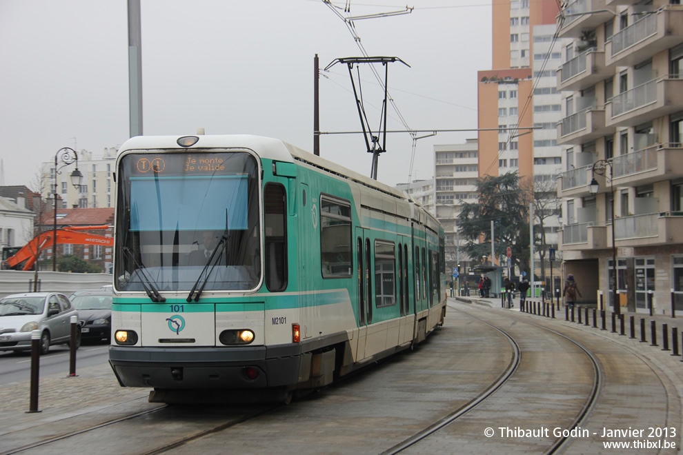 Tram 101 sur la ligne T1 (RATP) à Gennevilliers