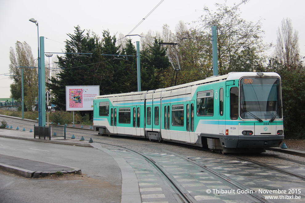 Tram 204 sur la ligne T1 (RATP) à Bobigny