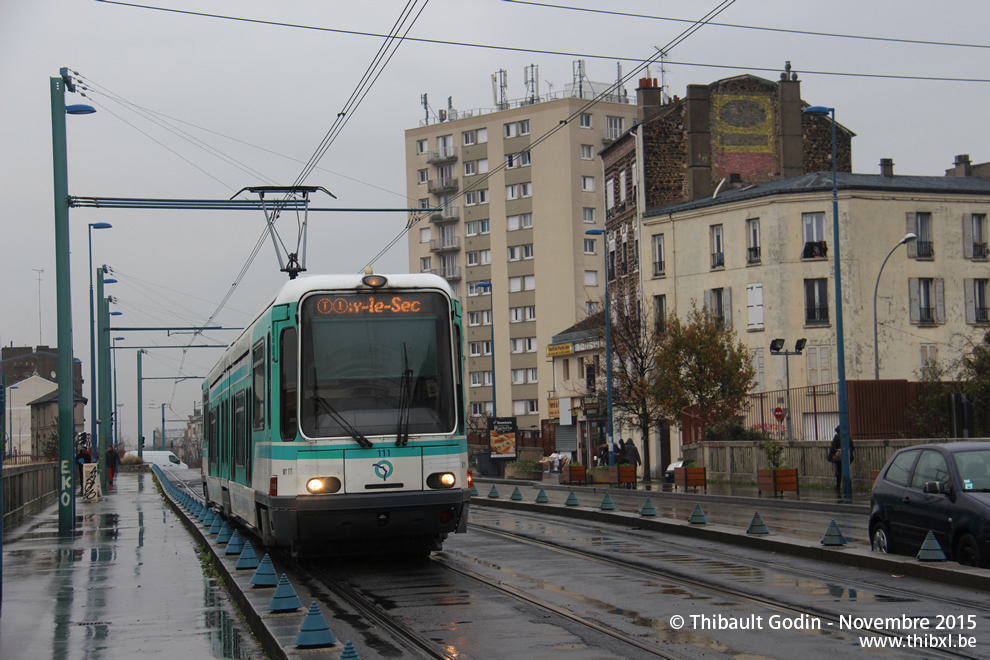 Tram 111 sur la ligne T1 (RATP) à Noisy-le-Sec