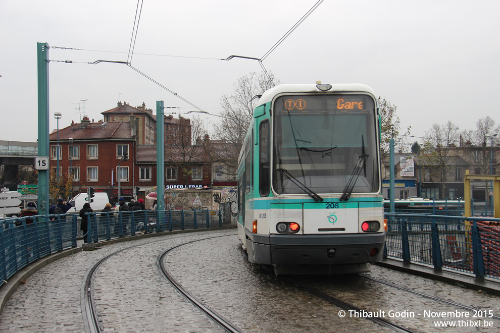 Tram 208 sur la ligne T1 (RATP) à Noisy-le-Sec