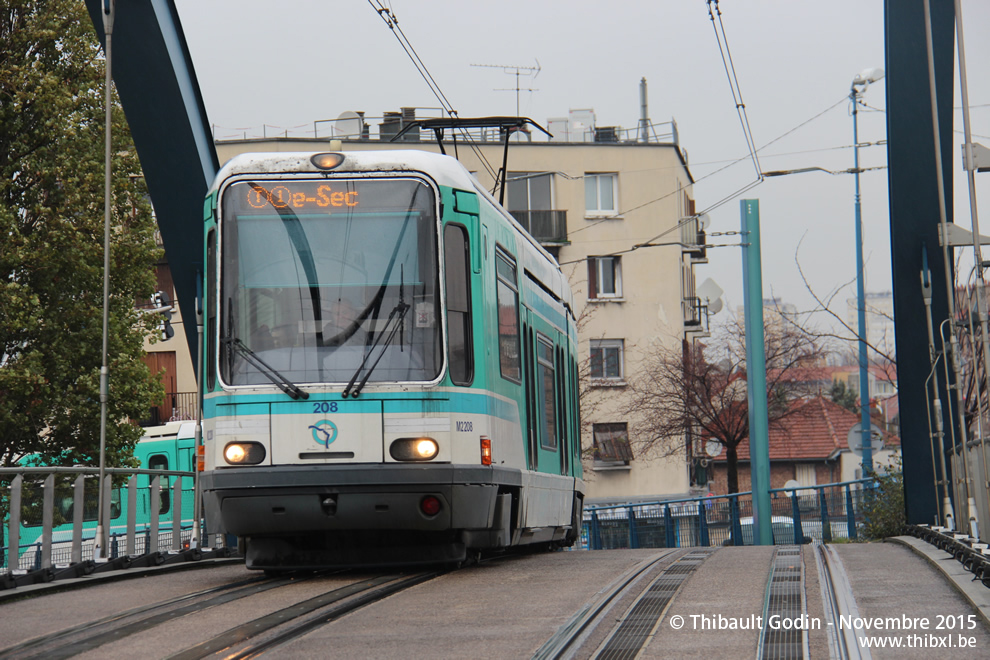 Tram 208 sur la ligne T1 (RATP) à Noisy-le-Sec