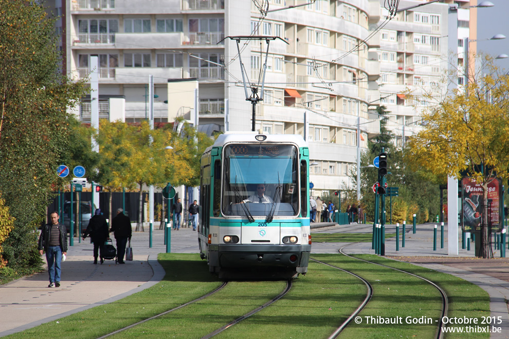 Tram 205 sur la ligne T1 (RATP) à Gennevilliers