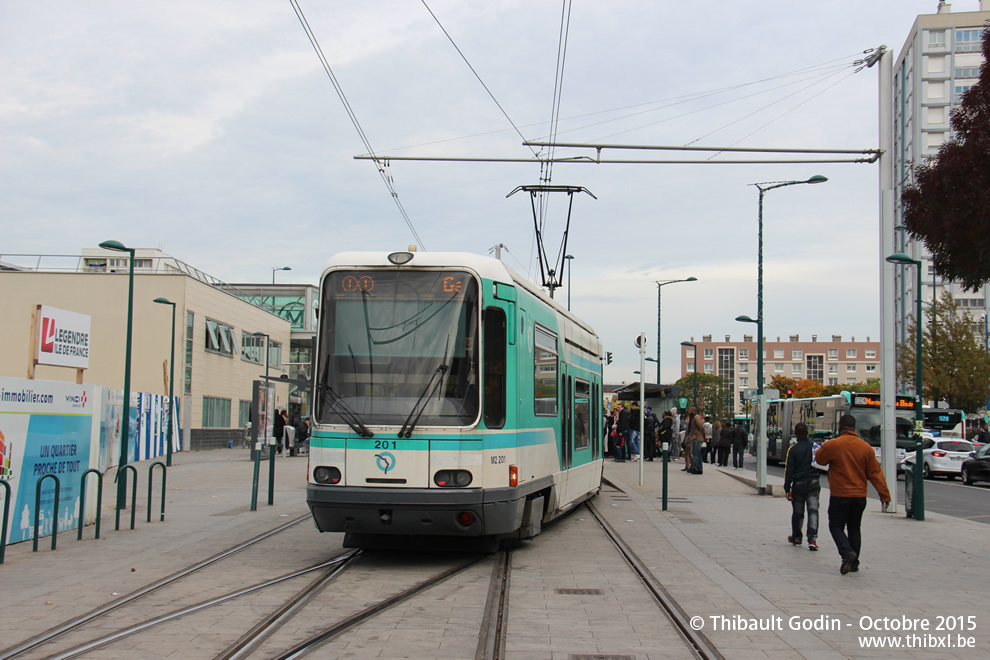 Tram 201 sur la ligne T1 (RATP) à Asnières-sur-Seine