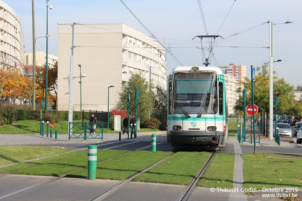 Tram 111 sur la ligne T1 (RATP) à Gennevilliers