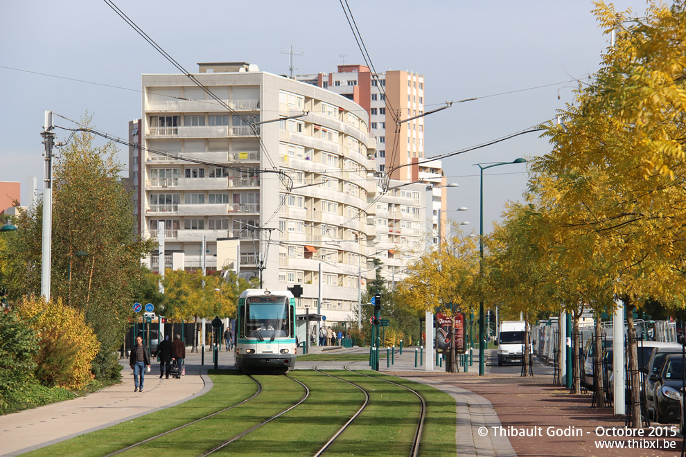 Tram 205 sur la ligne T1 (RATP) à Gennevilliers