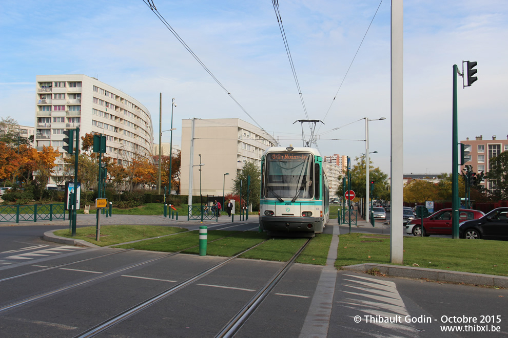 Tram 208 sur la ligne T1 (RATP) à Gennevilliers