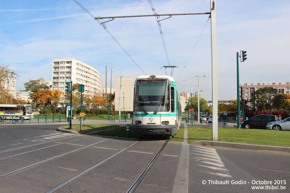 Tram 111 sur la ligne T1 (RATP) à Gennevilliers