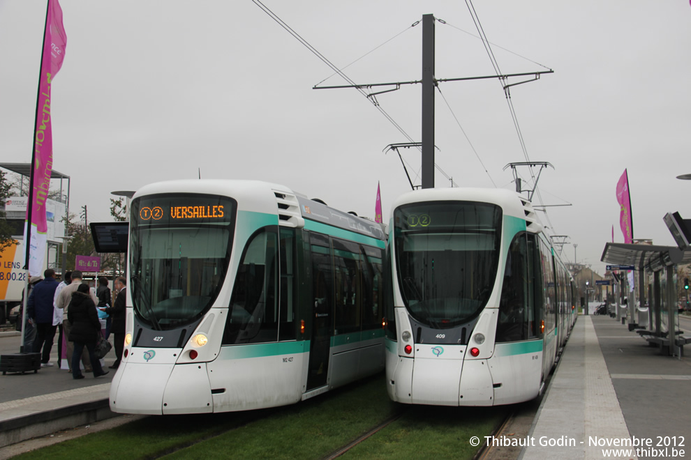 Trams 409 et 427 sur la ligne T2 (RATP) à Bezons