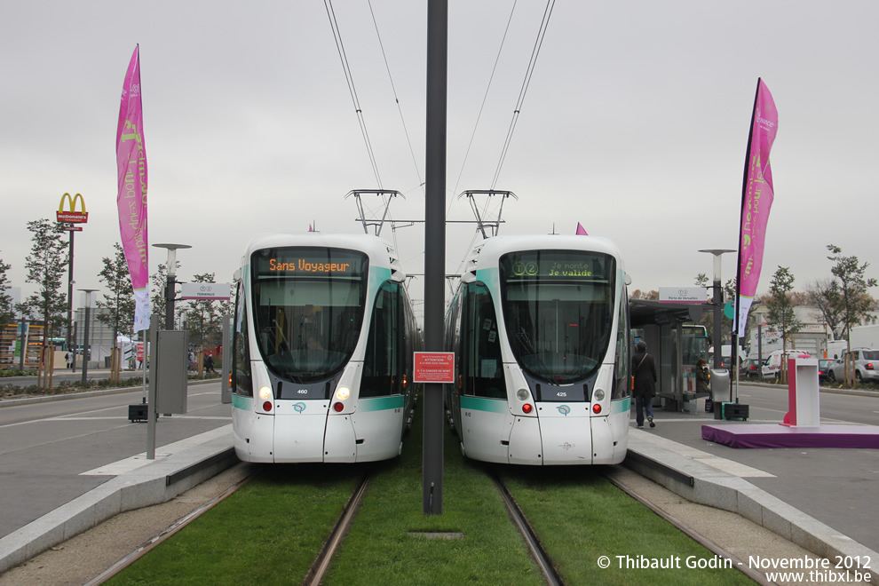 Trams 425 et 460 sur la ligne T2 (RATP) à Bezons