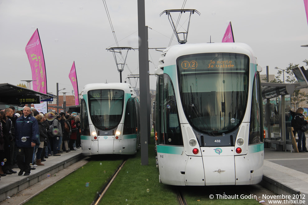 Trams 409 et 432 sur la ligne T2 (RATP) à Bezons