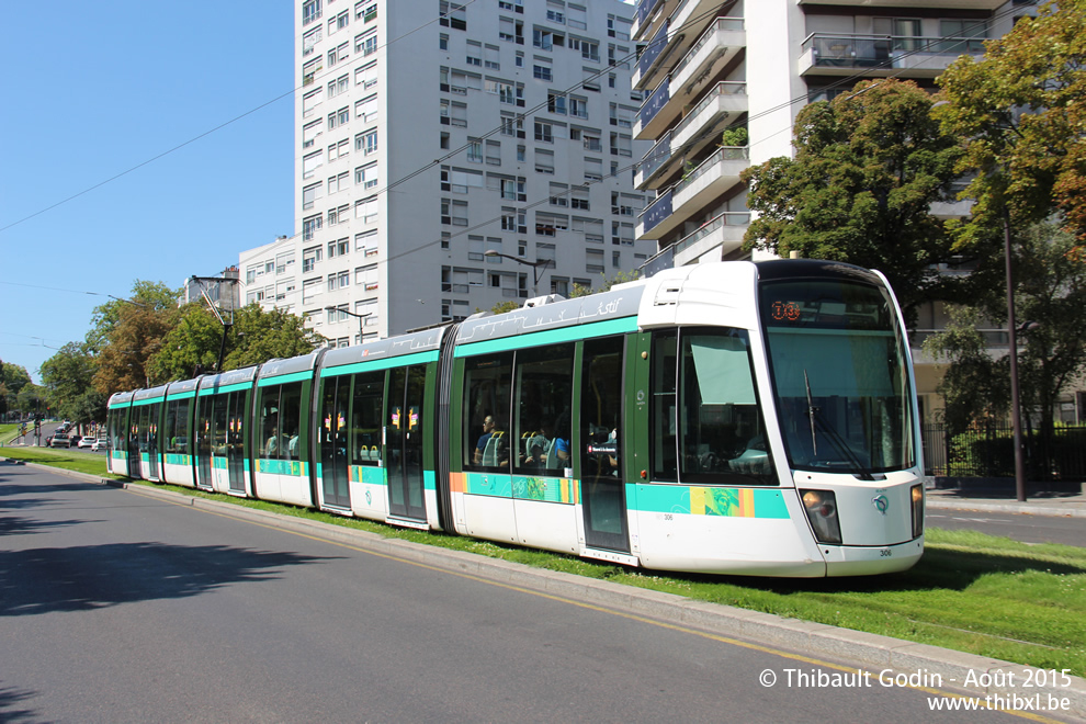 Tram 306 sur la ligne T3a (RATP) à Porte de Gentilly (Paris)