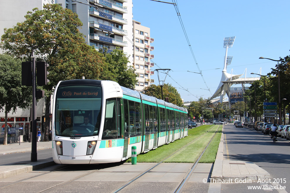 Tram 330 sur la ligne T3a (RATP) à Porte de Gentilly (Paris)