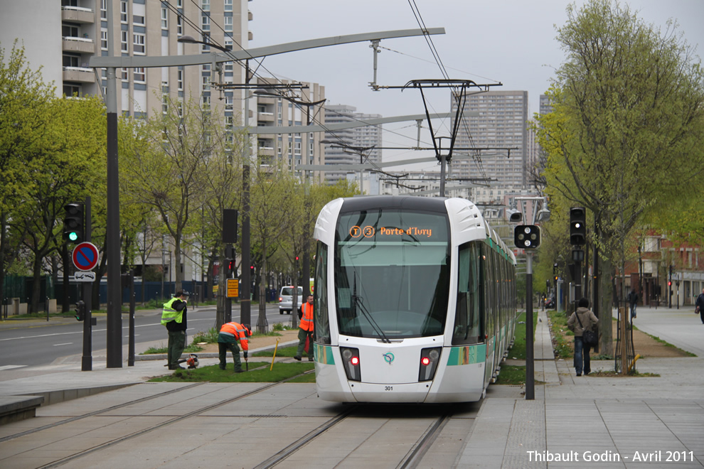 Tram 301 sur la ligne T3a (RATP) à Porte de Gentilly (Paris)