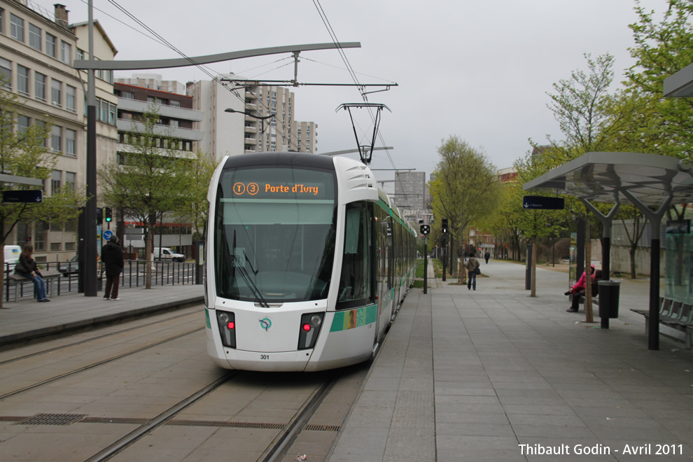 Tram 301 sur la ligne T3a (RATP) à Porte de Gentilly (Paris)