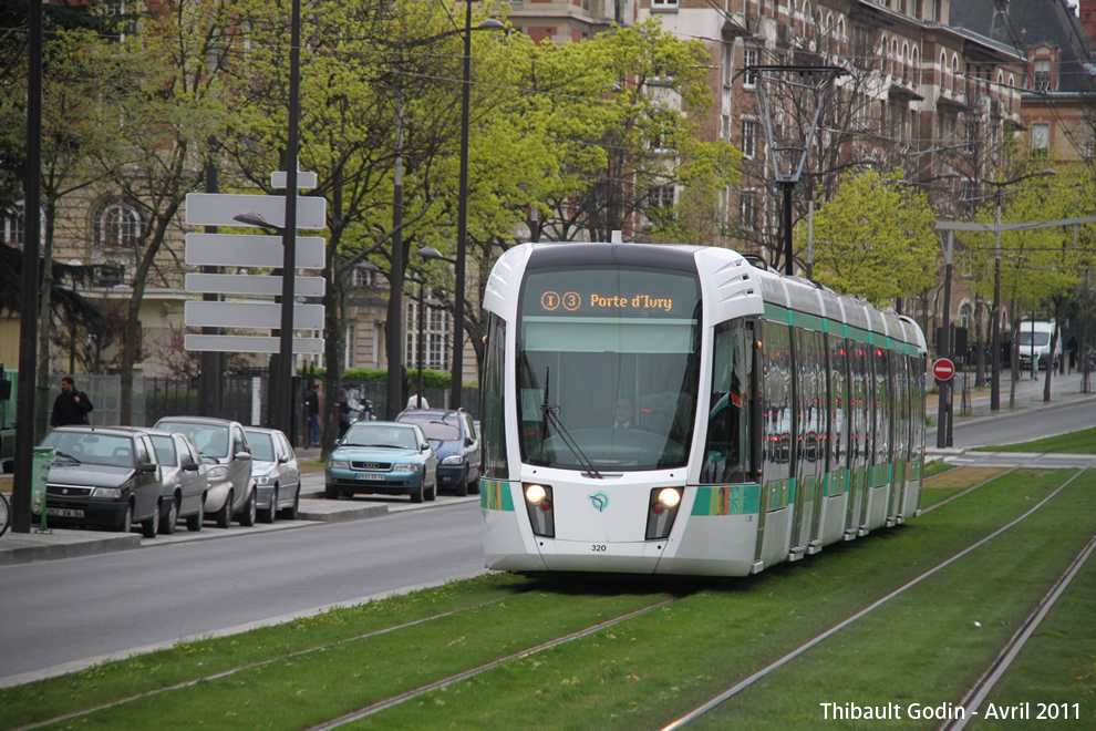 Tram 320 sur la ligne T3a (RATP) à Porte de Gentilly (Paris)