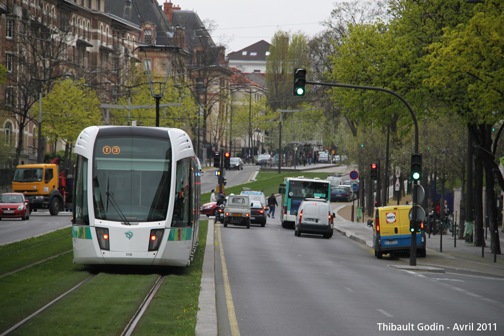 Tram 310 sur la ligne T3a (RATP) à Porte de Gentilly (Paris)