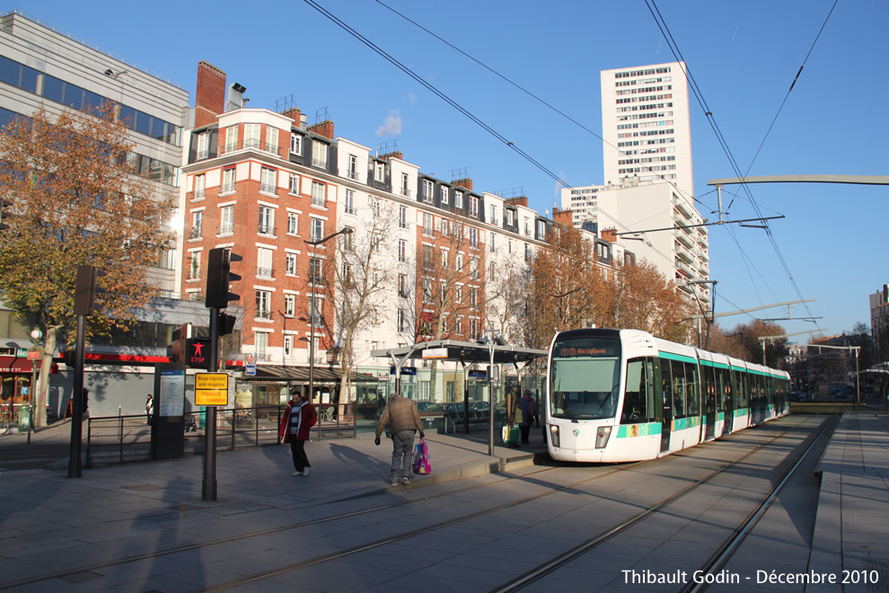 Tram 321 sur la ligne T3a (RATP) à Porte d'Italie (Paris)