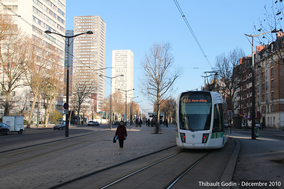 Tram 321 sur la ligne T3a (RATP) à Porte de Choisy (Paris)