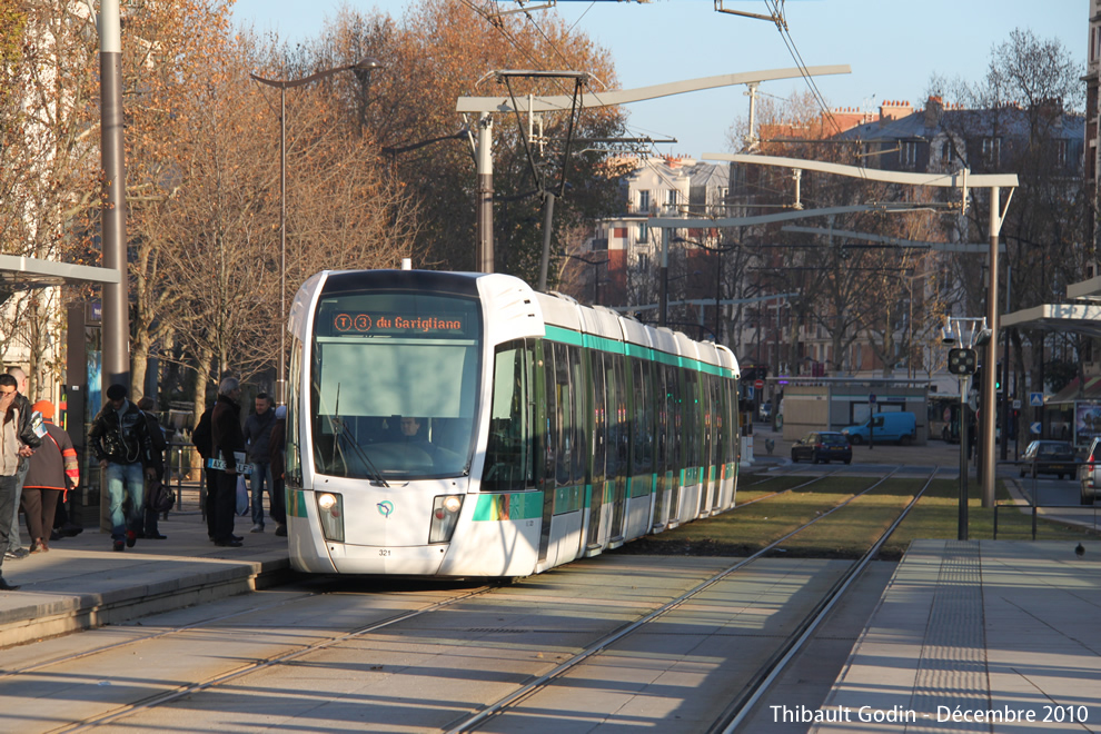 Tram 321 sur la ligne T3a (RATP) à Porte d'Italie (Paris)