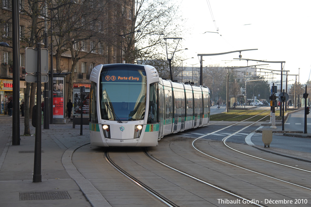 Tram 321 sur la ligne T3a (RATP) à Porte d'Italie (Paris)