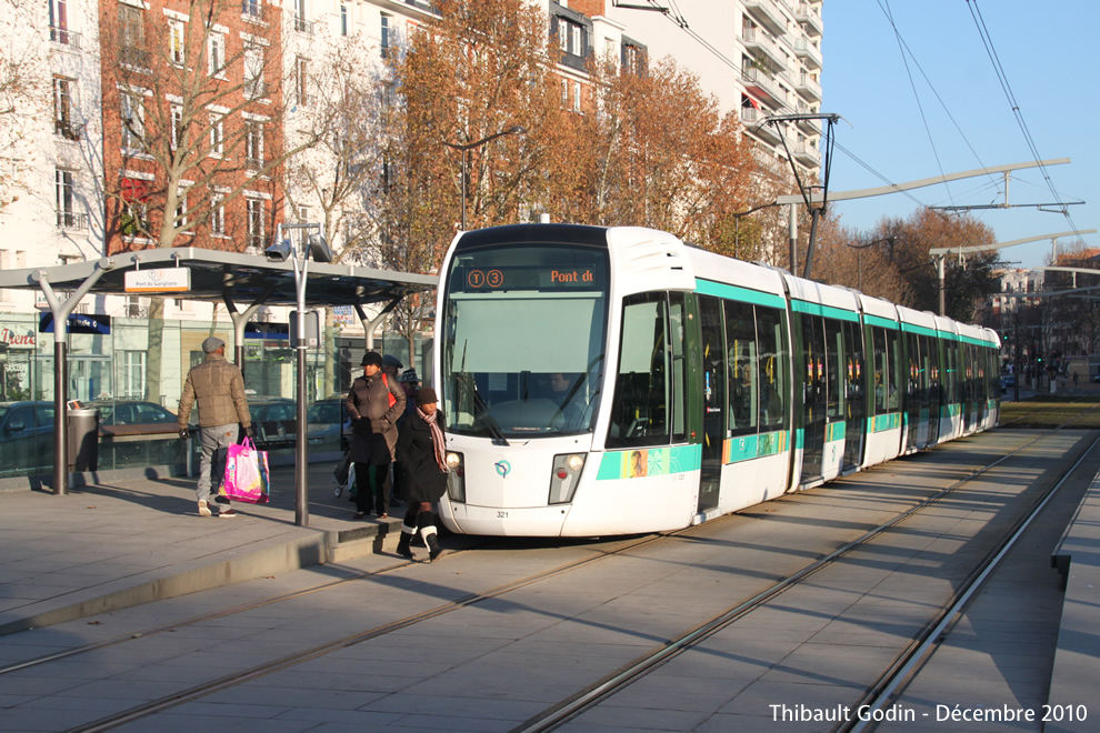 Tram 321 sur la ligne T3a (RATP) à Porte d'Italie (Paris)