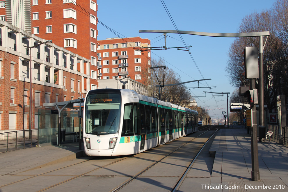 Tram 304 sur la ligne T3a (RATP) à Porte d'Ivry (Paris)