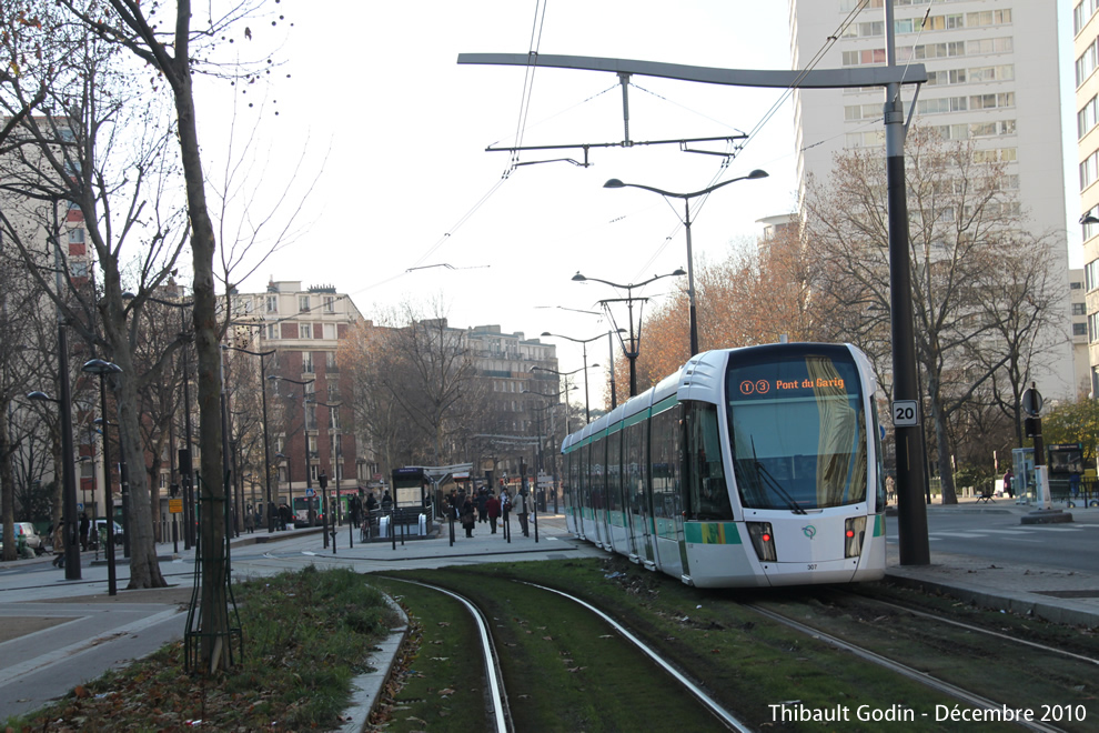 Tram 307 sur la ligne T3a (RATP) à Porte de Choisy (Paris)