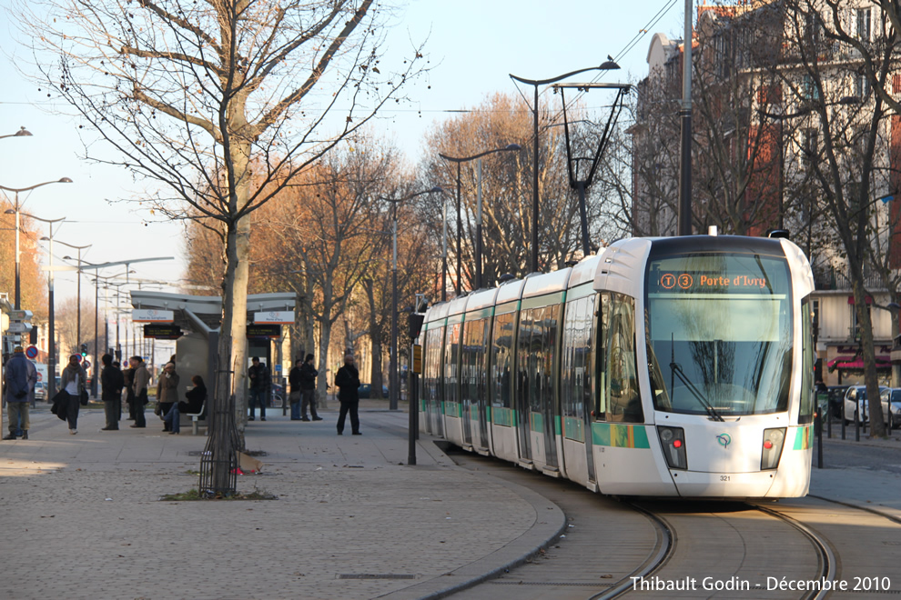 Tram 321 sur la ligne T3a (RATP) à Porte de Choisy (Paris)