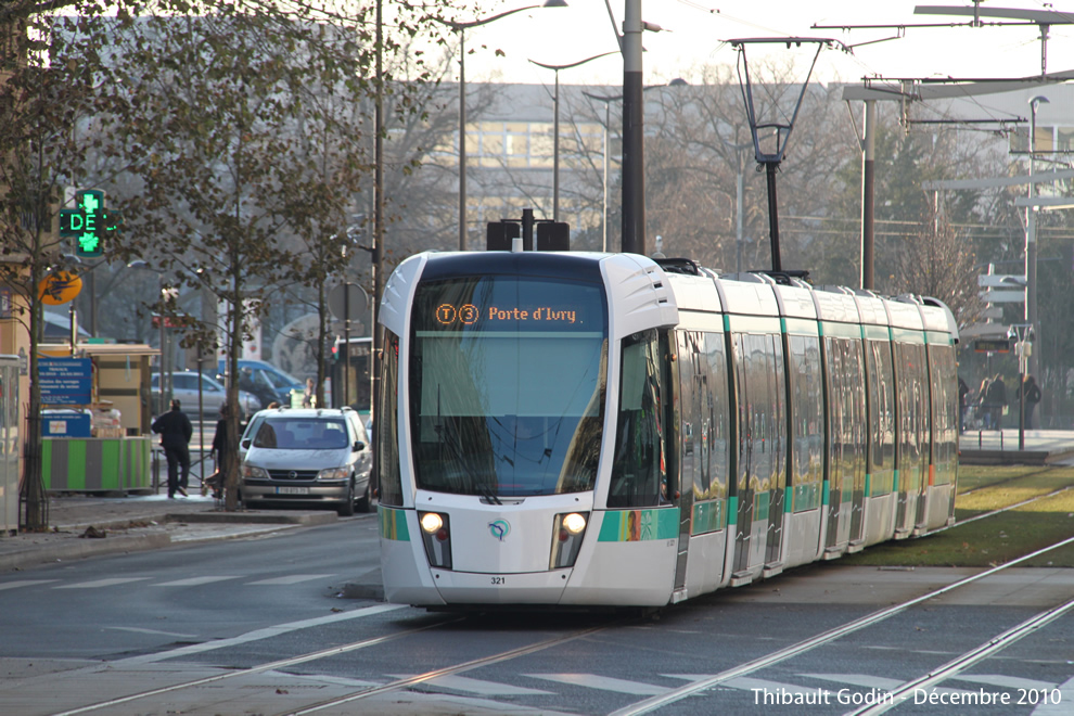 Tram 321 sur la ligne T3a (RATP) à Porte d'Italie (Paris)