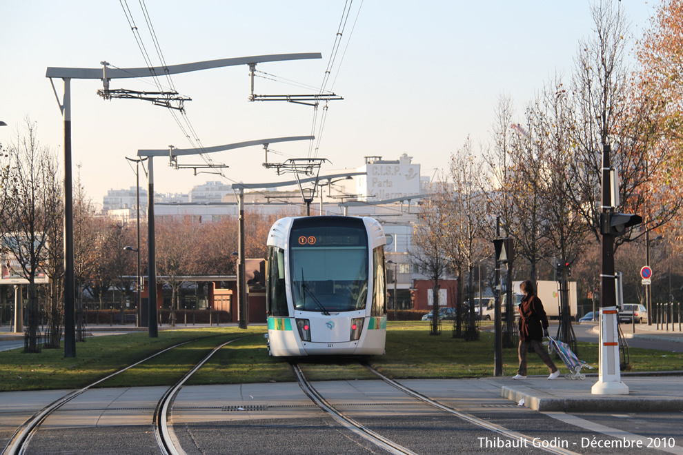 Tram 321 sur la ligne T3a (RATP) à Porte d'Italie (Paris)