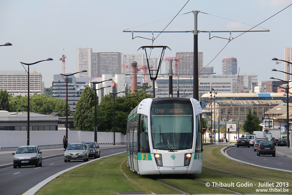 Tram 314 sur la ligne T3a (RATP) à Baron Le Roy (Paris)