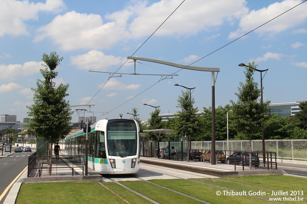 Tram 333 sur la ligne T3a (RATP) à Baron Le Roy (Paris)