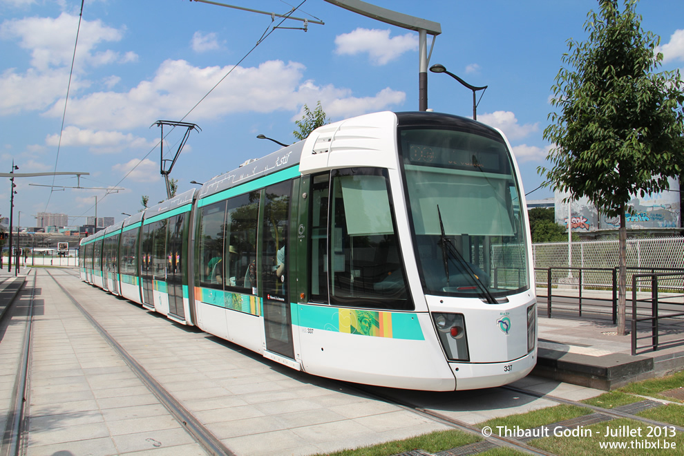 Tram 337 sur la ligne T3a (RATP) à Baron Le Roy (Paris)