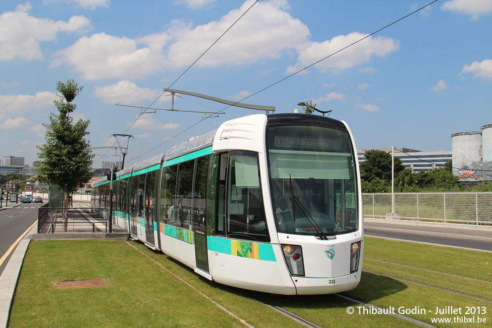 Tram 333 sur la ligne T3a (RATP) à Baron Le Roy (Paris)