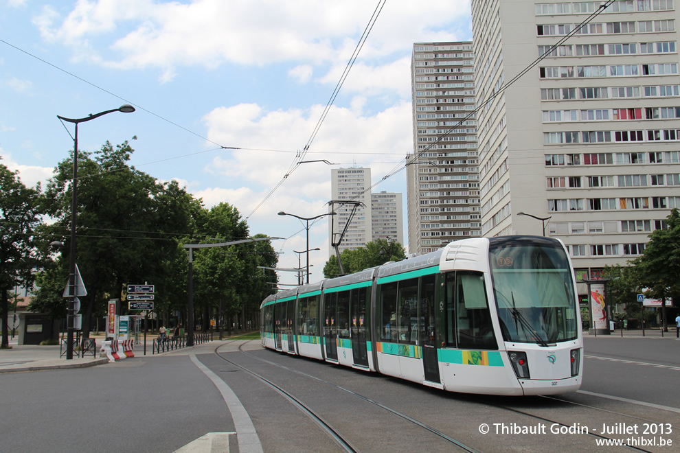 Tram 337 sur la ligne T3a (RATP) à Porte d'Ivry (Paris)