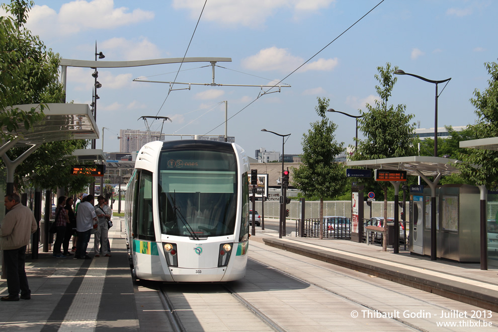 Tram 333 sur la ligne T3a (RATP) à Baron Le Roy (Paris)