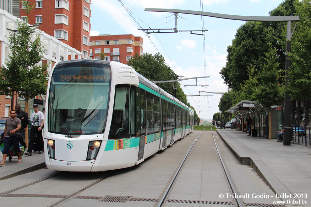 Tram 337 sur la ligne T3a (RATP) à Porte d'Ivry (Paris)