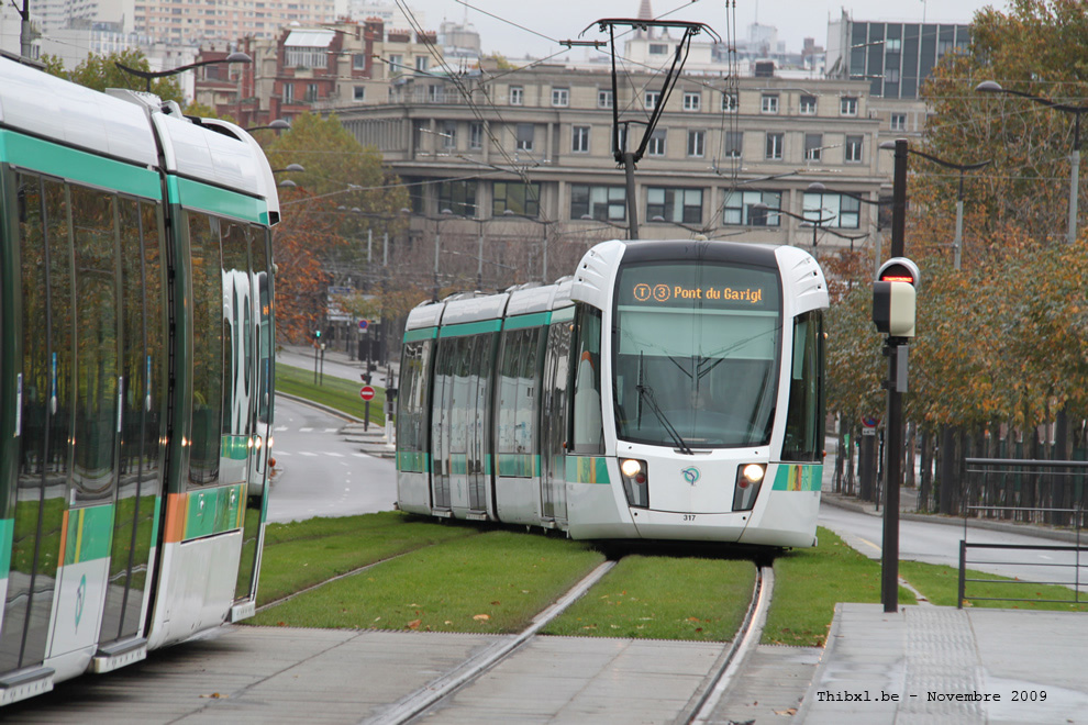 Tram 317 sur la ligne T3a (RATP) à Pont du Garigliano (Paris)