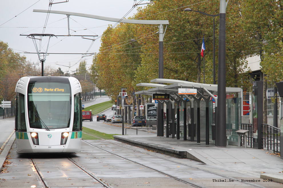 Tram 302 sur la ligne T3a (RATP) à Balard (Paris)