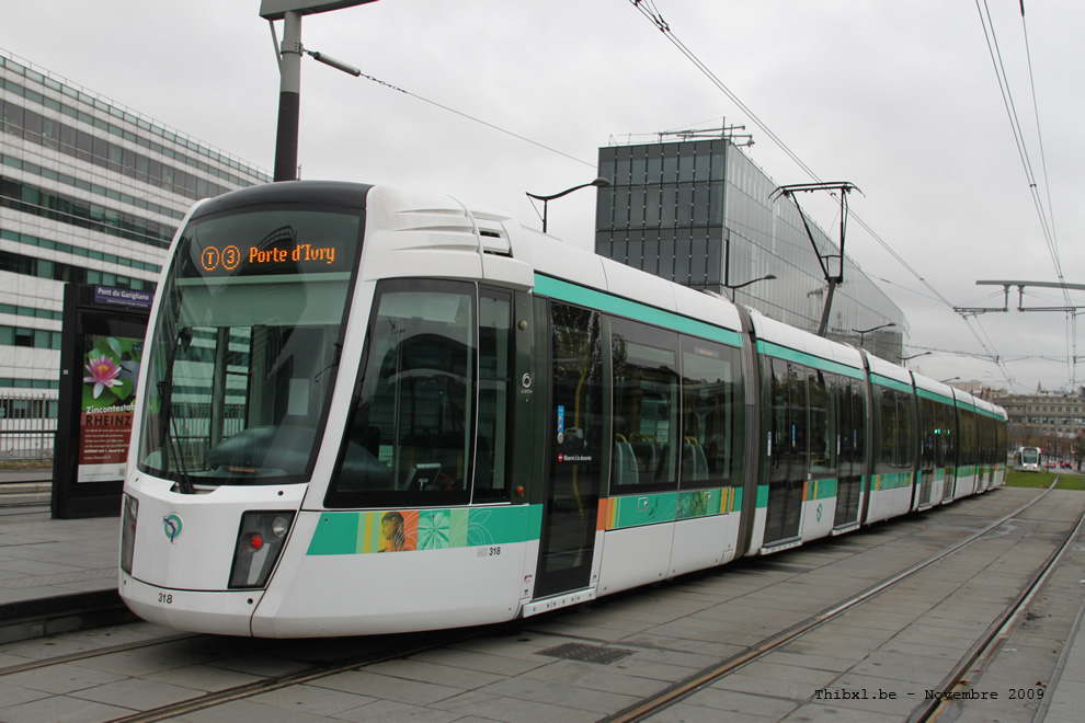 Tram 318 sur la ligne T3a (RATP) à Pont du Garigliano (Paris)